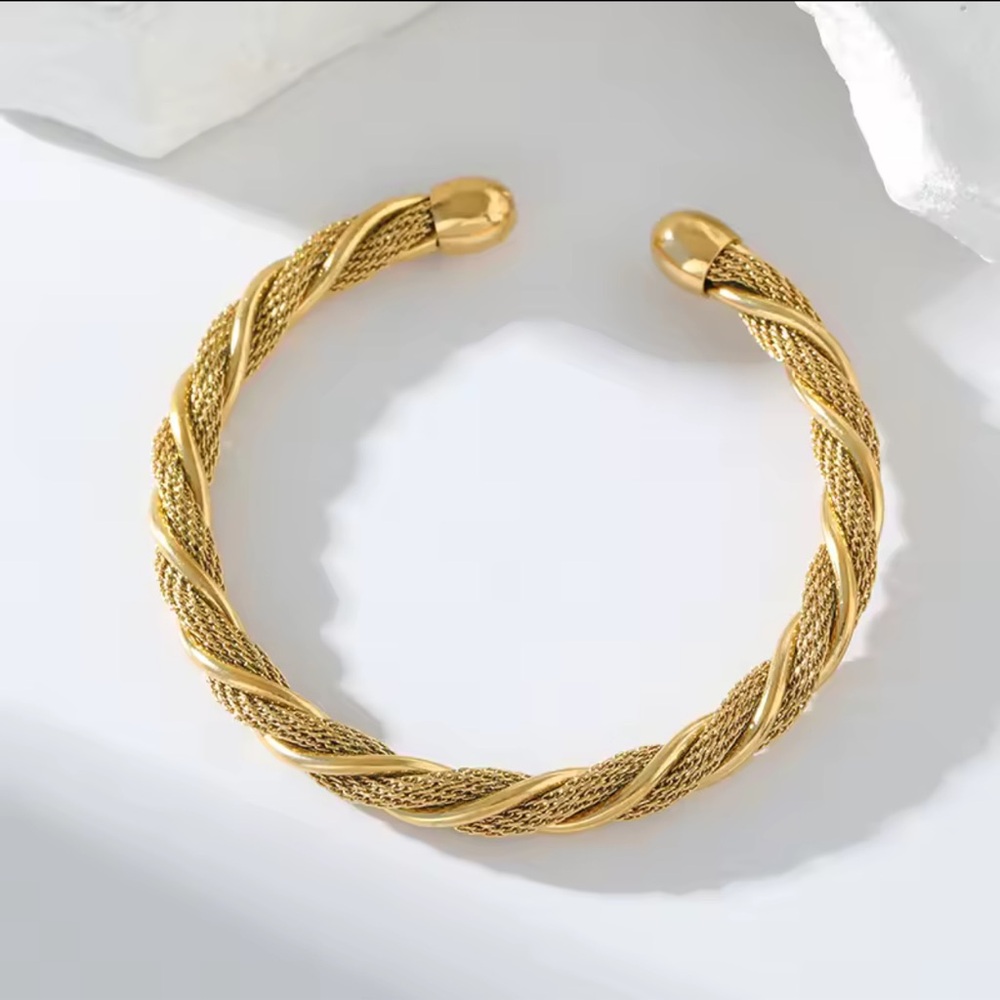 18K Gold Stainless Steel Twisted Bangles For Women New Trendy Waterproof Jewelry